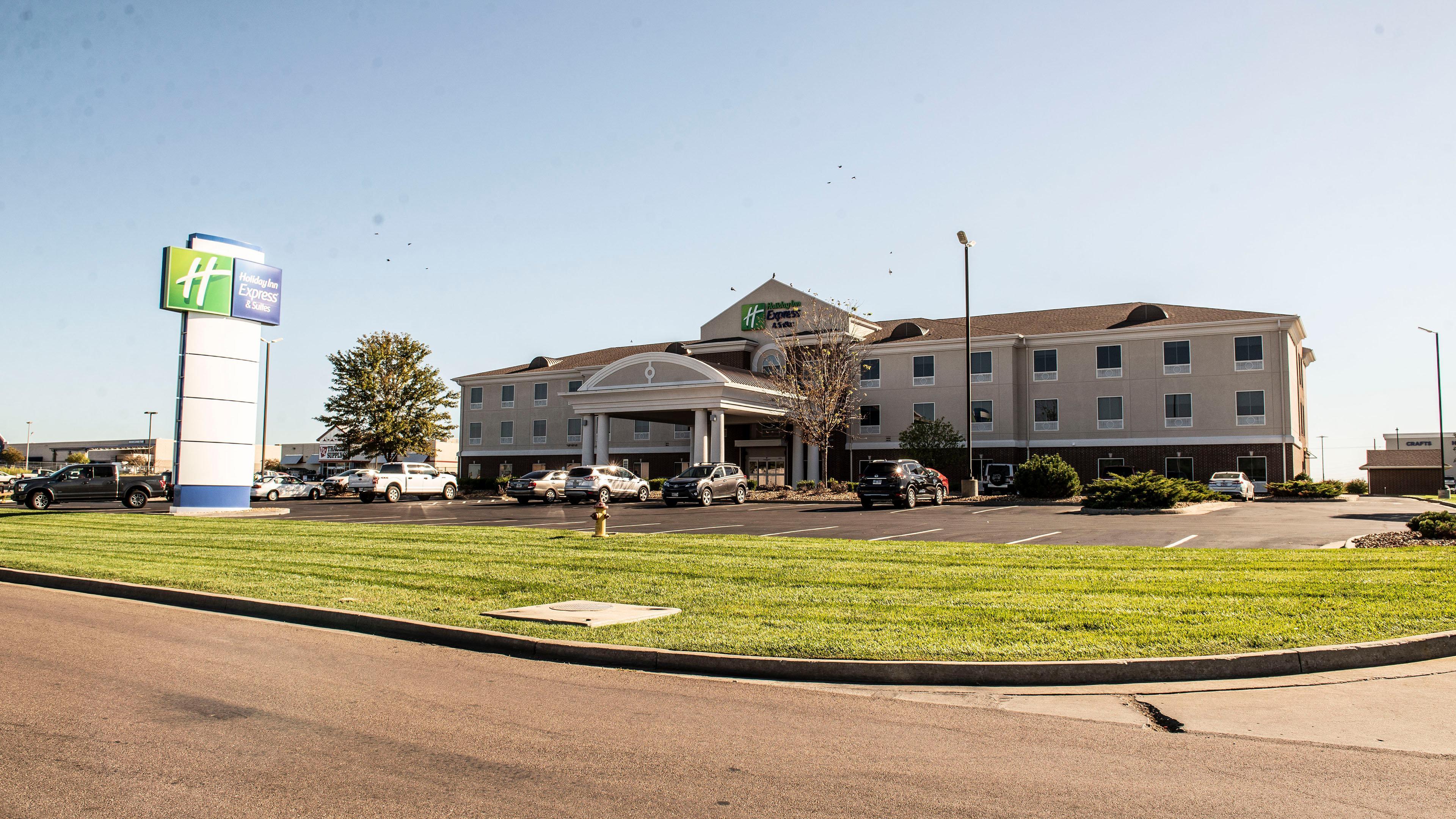 Holiday Inn Express Hotel & Suites Sedalia By Ihg Exterior photo
