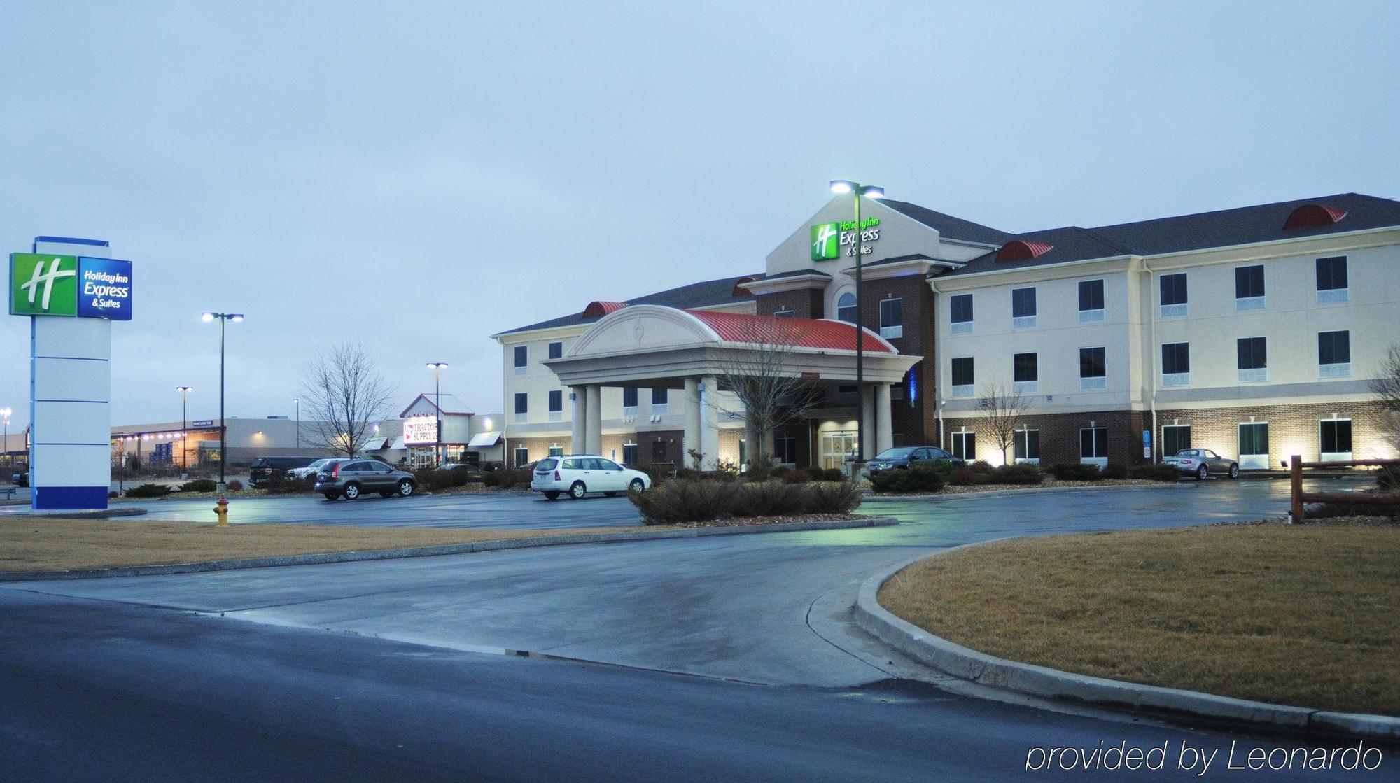 Holiday Inn Express Hotel & Suites Sedalia By Ihg Exterior photo
