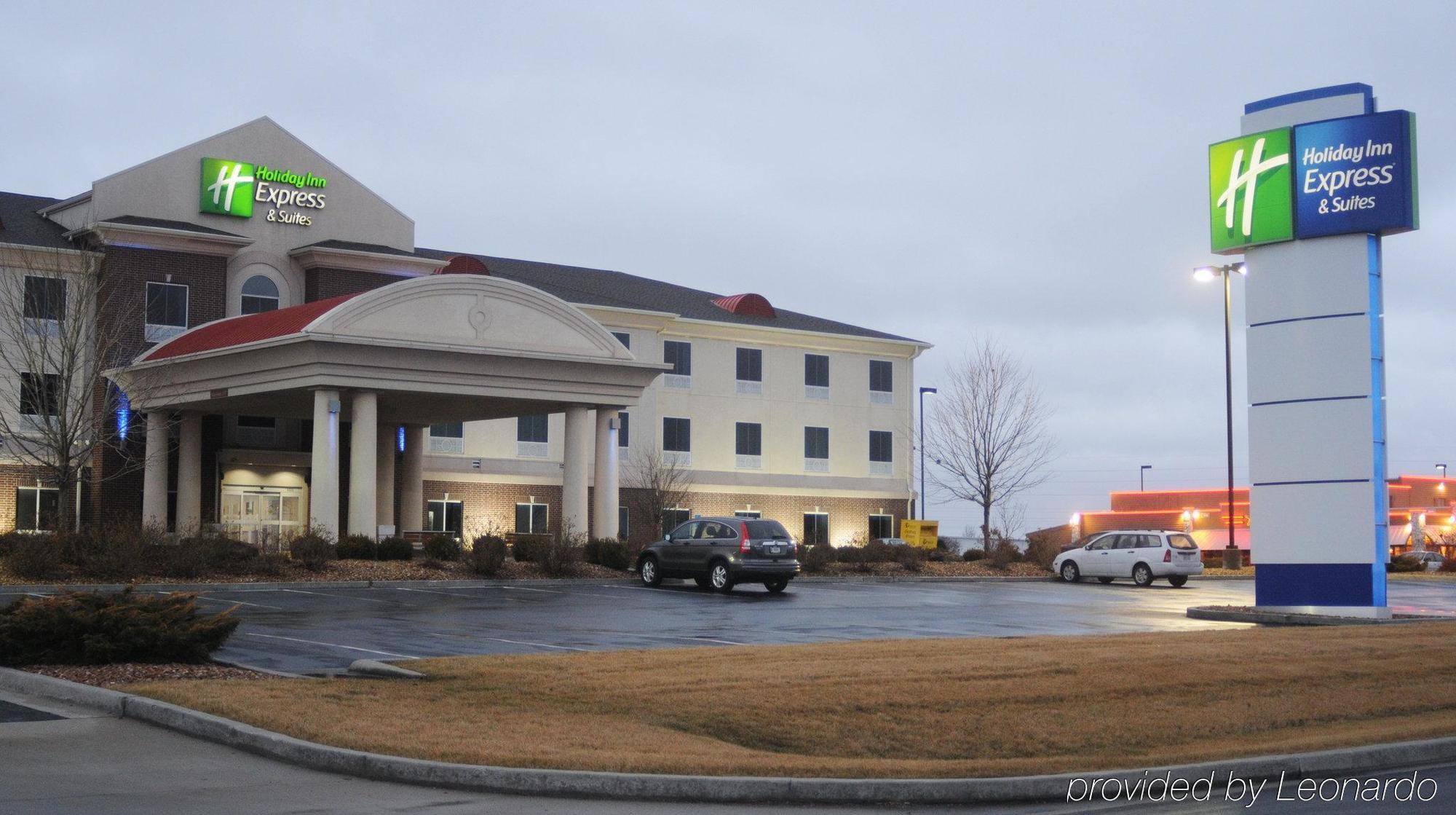 Holiday Inn Express Hotel & Suites Sedalia By Ihg Exterior photo