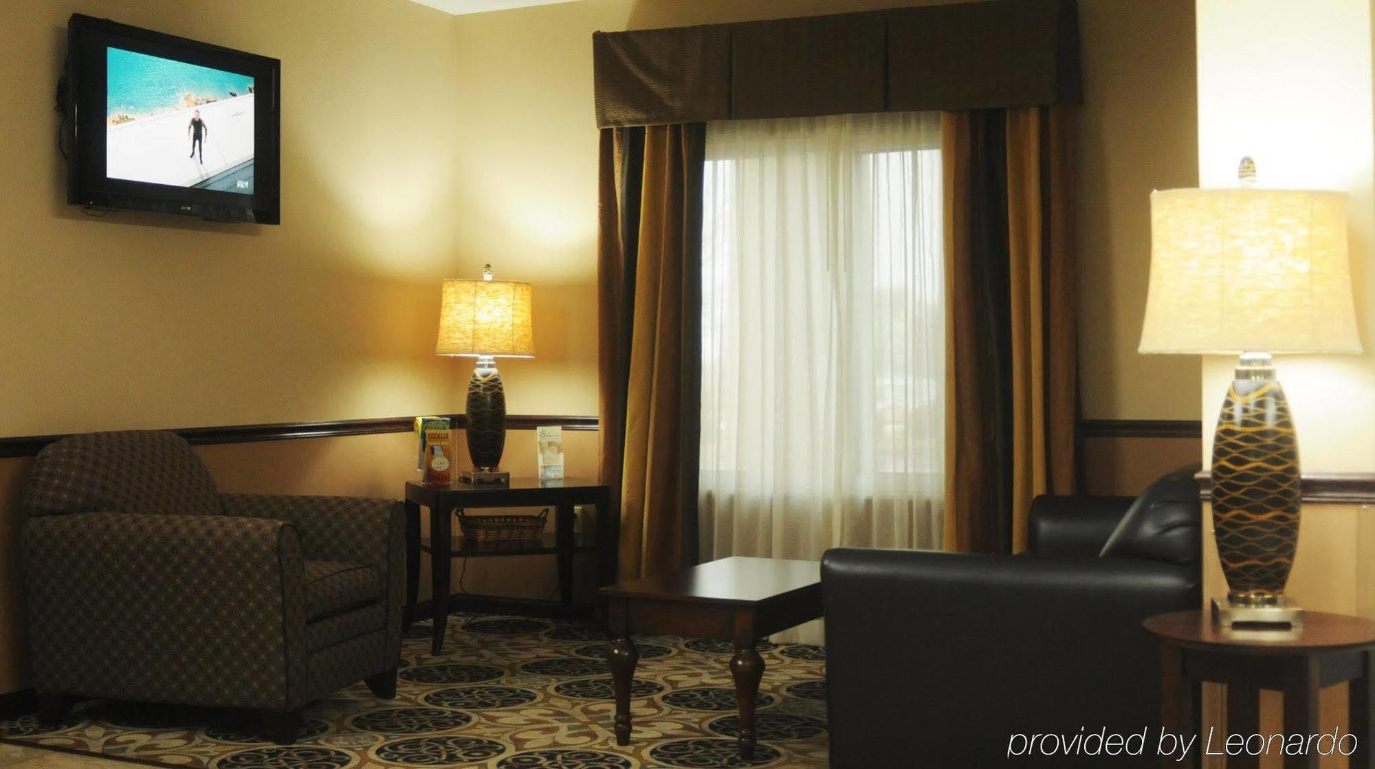 Holiday Inn Express Hotel & Suites Sedalia By Ihg Exterior photo