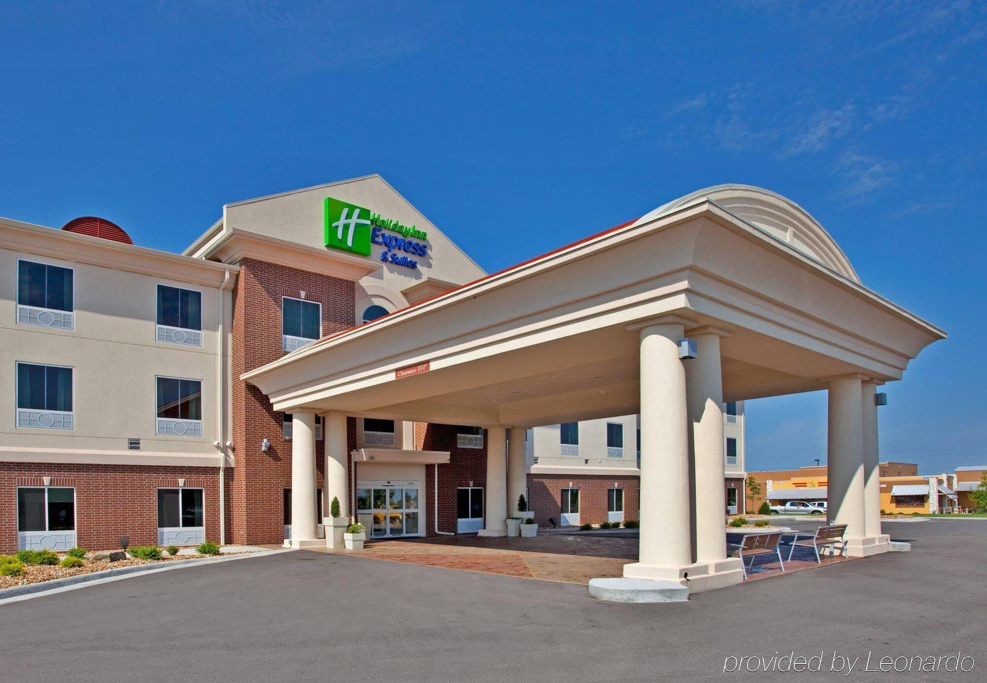 Holiday Inn Express Hotel & Suites Sedalia By Ihg Exterior photo